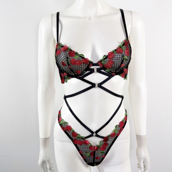 Victoria's Secret Black Mesh Bra Set Lingerie Size XS Sexy Cherry Embroidery NEW - Picture 1 of 11